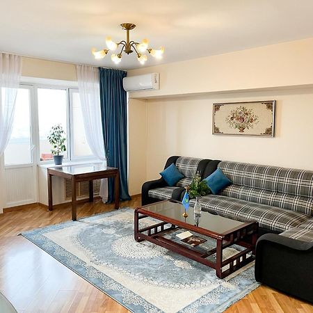Appartement Золотой Квадрат 60 Кв2 à Almaty Extérieur photo