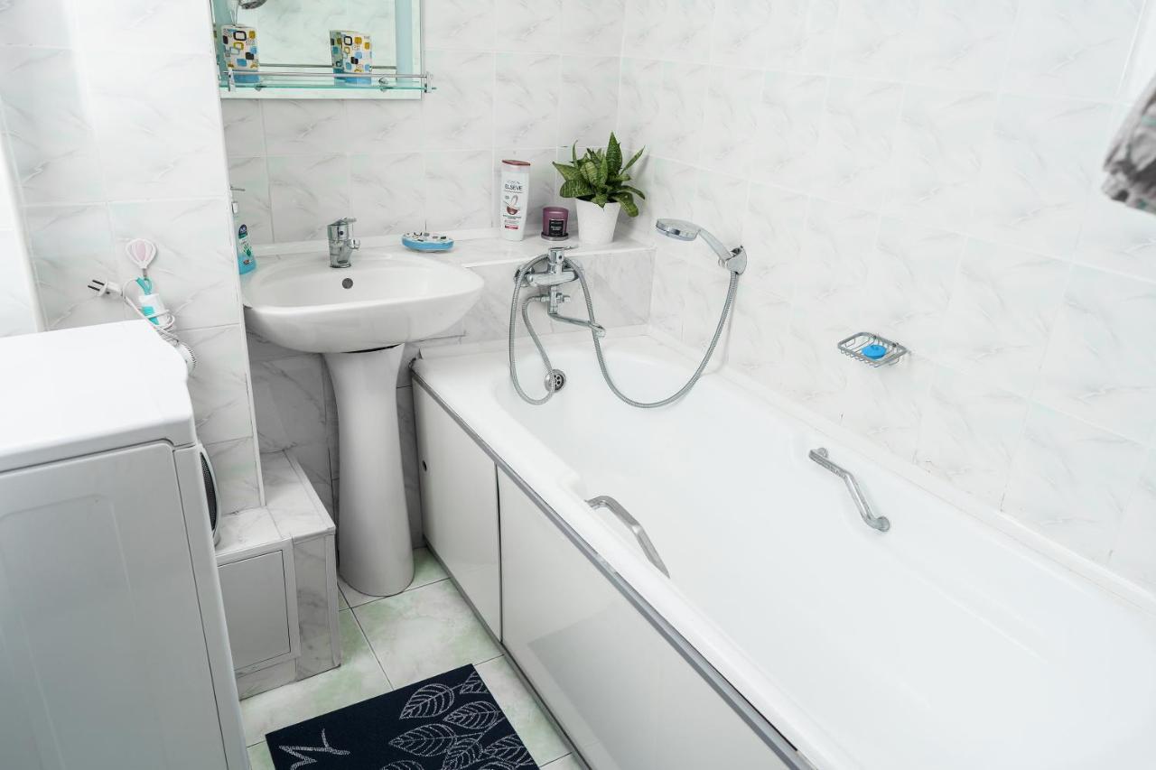 Appartement Золотой Квадрат 60 Кв2 à Almaty Extérieur photo