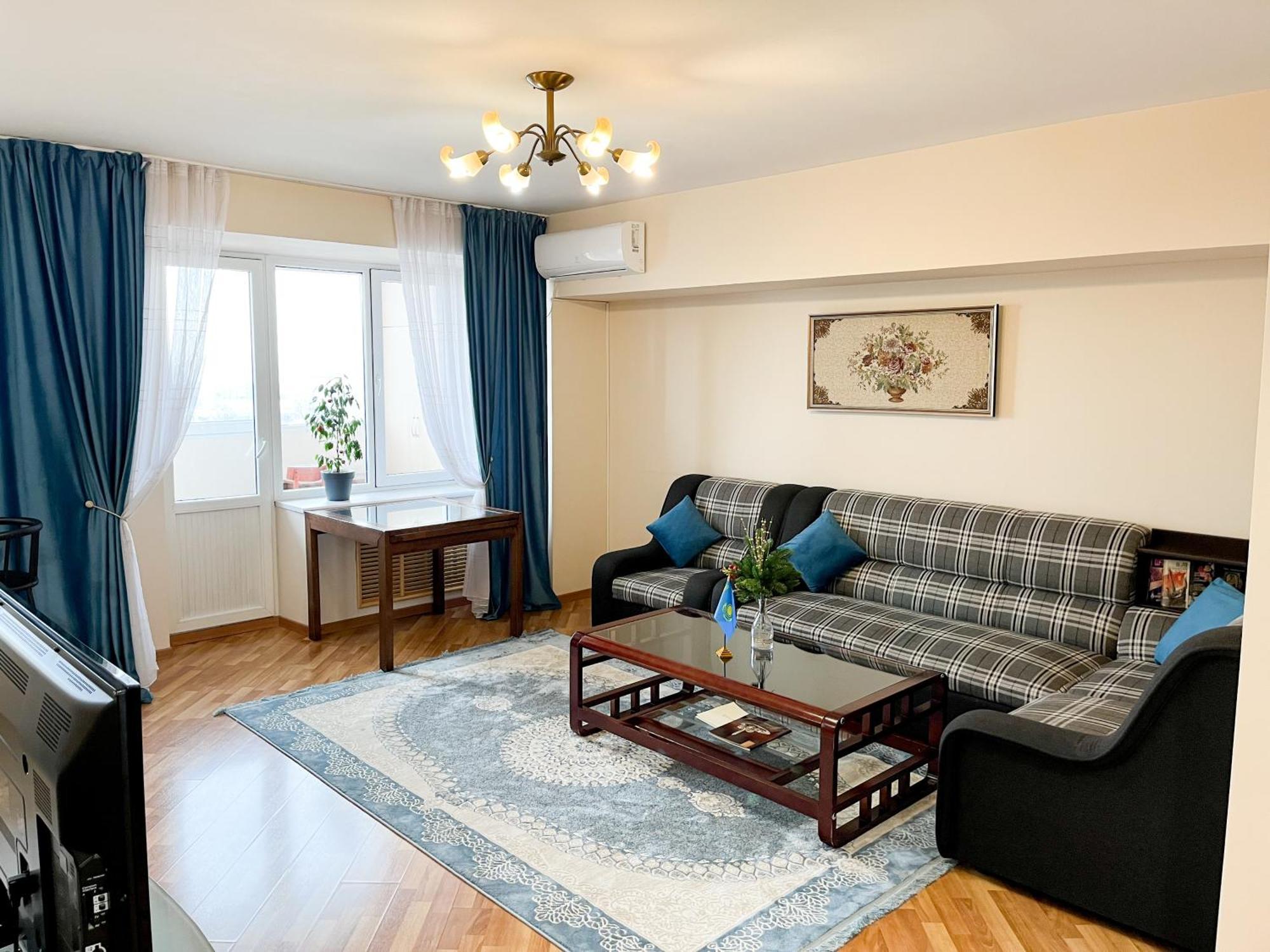 Appartement Золотой Квадрат 60 Кв2 à Almaty Extérieur photo
