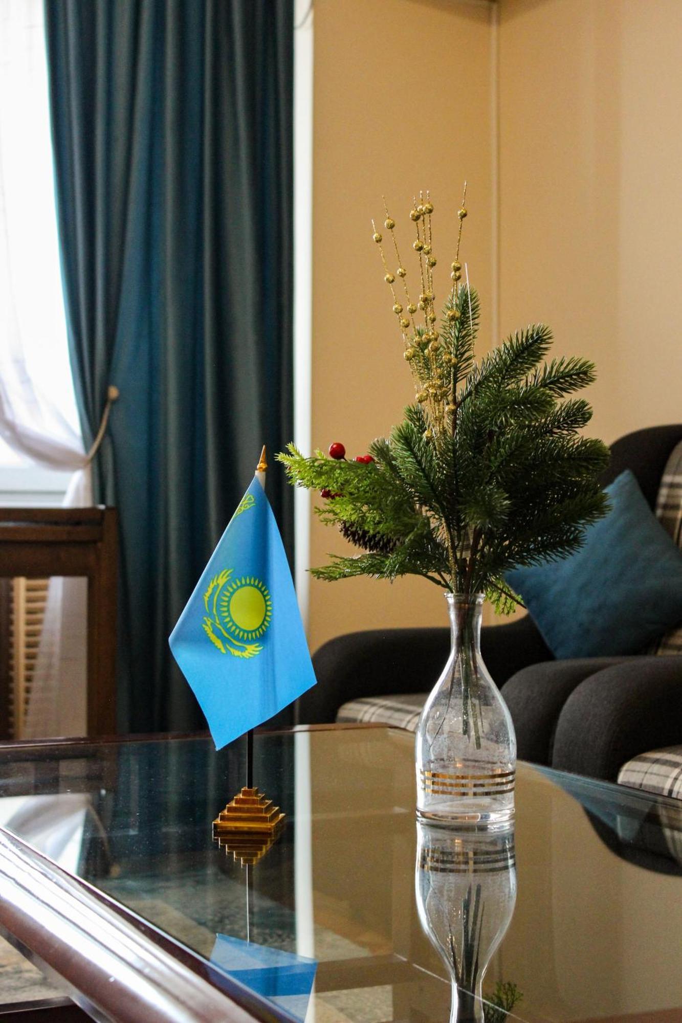 Appartement Золотой Квадрат 60 Кв2 à Almaty Extérieur photo
